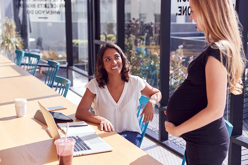 Las trabajadoras embarazadas y las madres lactantes ahora tienen nuevas  protecciones laborales en Estados Unidos